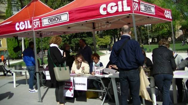 (Video) Cgil Cremona Quattro firme per estendere i diritti del lavoro. Ne Parlano Palmieri, Vangi, Sing,Oliviero e Balzarini.