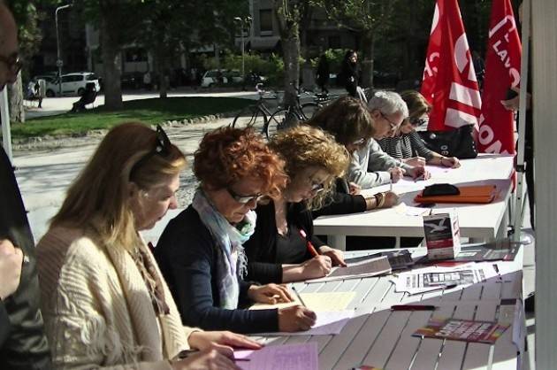 (Video) Cgil Cremona Quattro firme per estendere i diritti del lavoro. Ne Parlano Palmieri, Vangi, Sing,Oliviero e Balzarini.