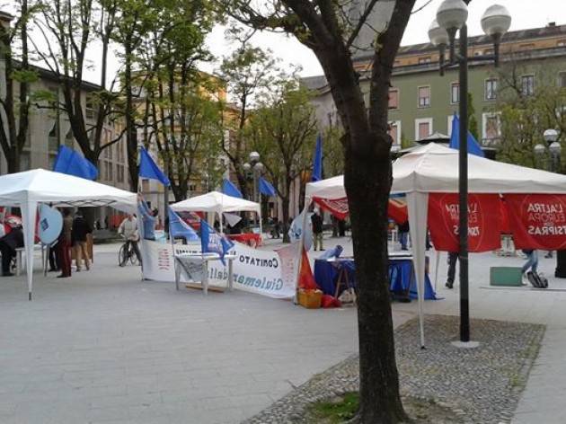 Referendum Trivelle . I Comitati per il Si in piazza Roma a Cremona