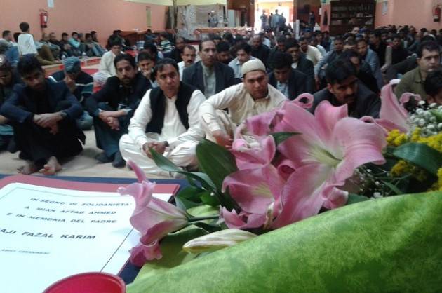 Cremona Galimberti e Viola  in moschea alla cerimonia funebre in ricordo del padre di Mian Aftab Karim