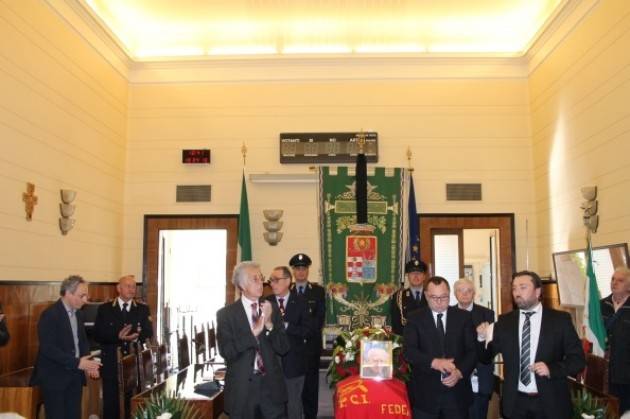 (Video)L’ultimo saluto a Franco Dolci Presenti molti compagni ed amici dell' ex Partito Comunista Italiano