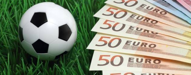 Sondrio - Denunciato dalla Polizia di Stato per raccolta non autorizzata di scommesse.