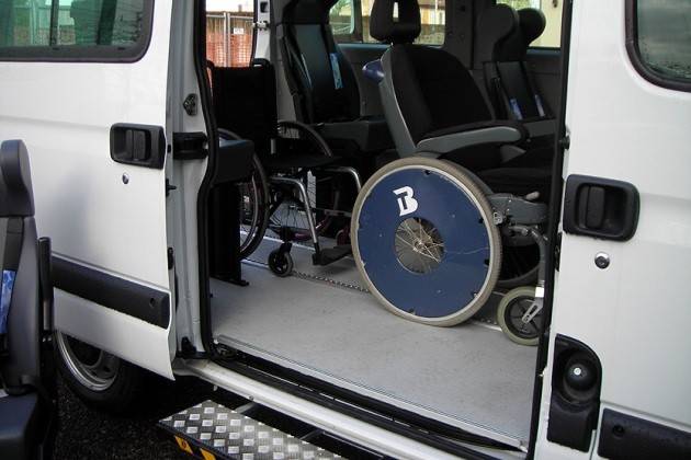 Cremona, consegna di tre mezzi attrezzati per il trasporto di alunni disabili