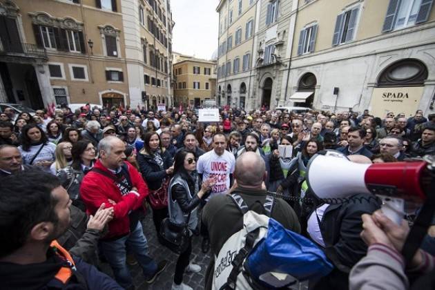 Giustizia: flash mob  di protesta dei tirocinanti a Roma