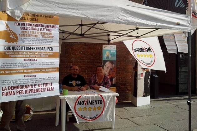 M5S Cremona Raccolta firme promozione Referendum anti. Italicum