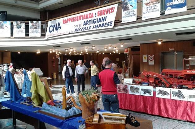 (Video) CNA Cremona 10° mostra ‘Gli hobby non hanno età’ Spicca il modello di una trebbiatrice del 1920