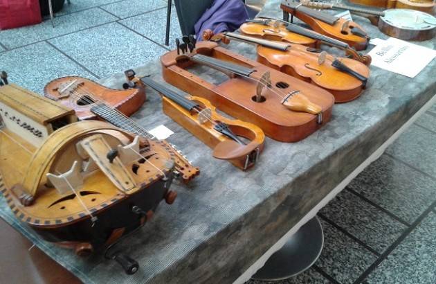 (Video) CNA Cremona 10° mostra ‘Gli hobby non hanno età’ Spicca il modello di una trebbiatrice del 1920