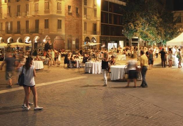 -5 Ai ristoranti in Piazza 2016 ‘Cena Sotto le Stelle’ 2° edizione  a Cremona Venerdì 24 Giugno