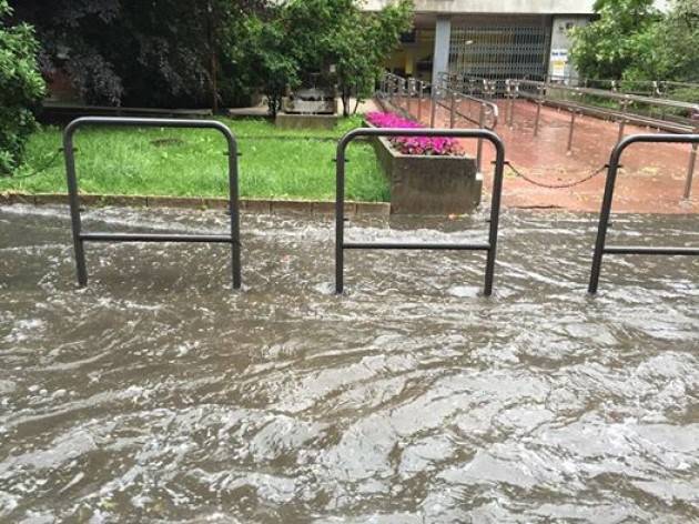 Bergamo - Pioggia intensa e grandine (Video)