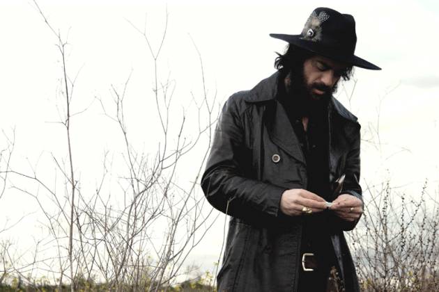 Cremona, sabato sera al Circolo Arcipelago il folksinger cosmopolita Gipsy Rufina