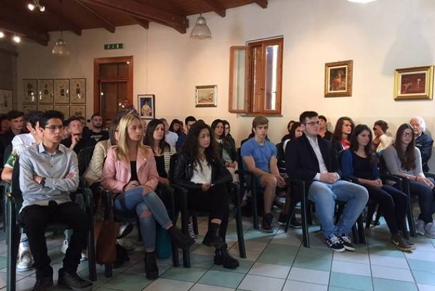 Vailate Consegna la Costituzione ai 18enni di Cinzia Fontana