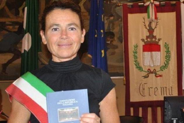 M5S Crema Quale costituzione ha donato la Bonaldi ai 18enni?
