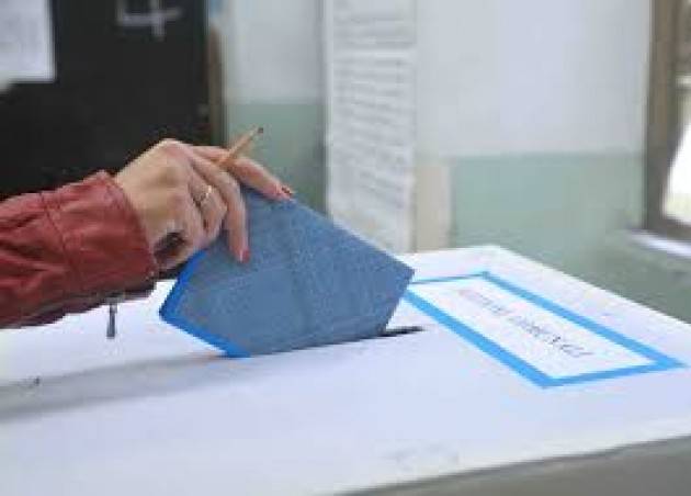 Lombardia - Affluenza al 62,14% ( Milano città 54,66%)