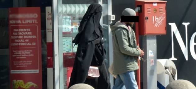 Brescia - Coppia pronta al martirio, tunisino espulso e italiana indagata