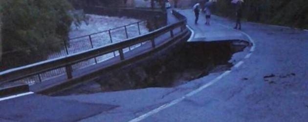 Video Voragine ad Algua, il Brembo fa paura