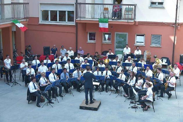 Cremona, in Piazza Roma concerto della Banda della Società Musicale Estudiantina