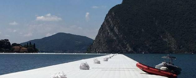 Mancano solo poche ore per la passerella di Christo. Le 10 regole per visitarla: ci si potra anche tuffare (Video)