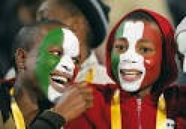 Amnesty flash mob nella Giornata Mondiale Rifugiato Firma appello a Renzi