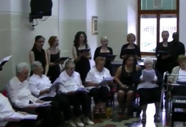I Video del  Grande successo del coristi  anziani ‘ La musica della vita’ con il Coro Porta  a Cremona Solidale