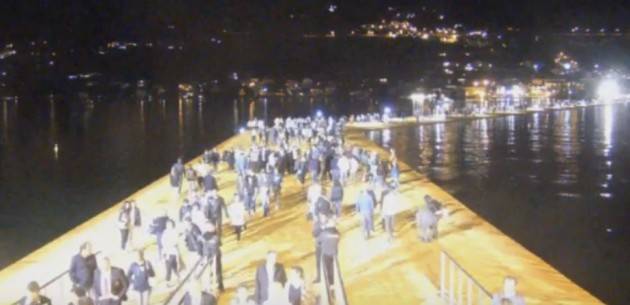 Tutti pazzi per la passerella di Christo (Video Diretta)