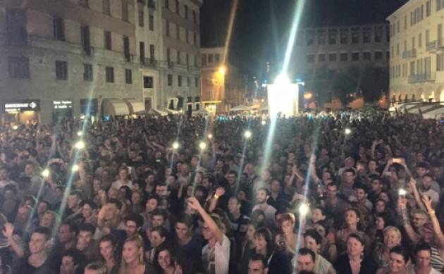 La telefonata con Santo Canale Cremona canta e balla nel primo Giovedì d'Estate con StraDJvari