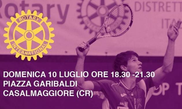 Casalmaggiore Esibizione di tennis in carrozzina in Piazza Garibaldi.