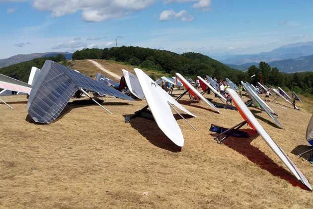 Deltaplano, in volo libero alla conquista dei cieli di Macedonia e Valbelluna
