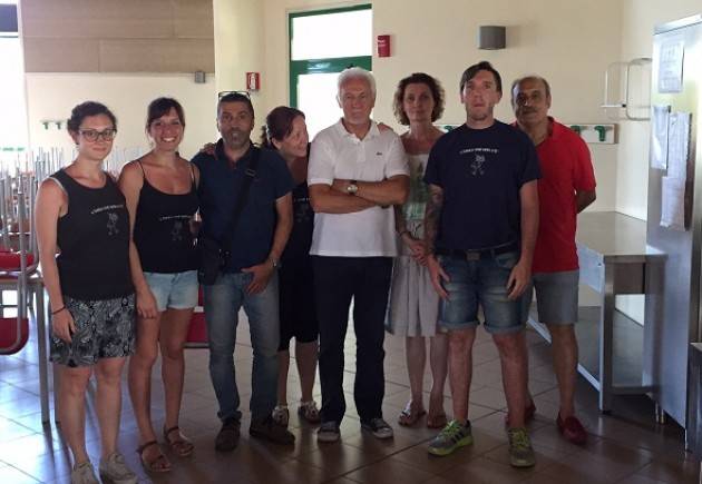 Spino. L'ex sindaco aveva promesso di contribuire per la mensa di tre ragazzi, ma non ha lasciato i fondi