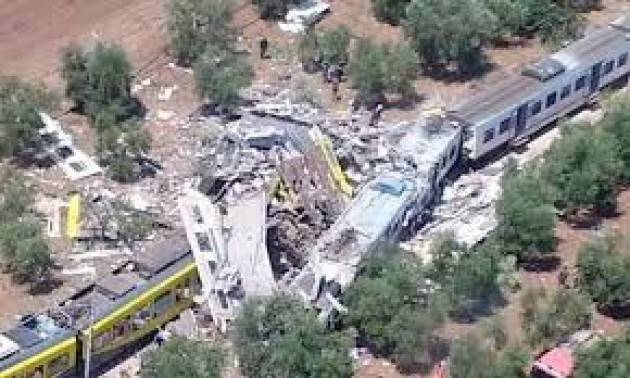 Puglia - Lo schianto, le urla, l’orrore. Sono 23 i morti sui treni dei pendolari
