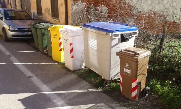 Cremona Raccolta rifiuti I lavoratori ‘FE.MAR’ lamentano ritardi nel pagamento degli stipendi di Daniele Pirri