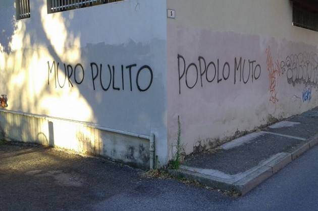 A Cremona ‘Muro Pulito Popolo Muto’