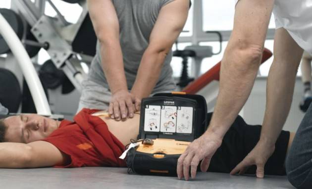 Obbligo di Defibrillatori per l’associazionismo sportivo: prorogata a novembre l’entrata in vigore