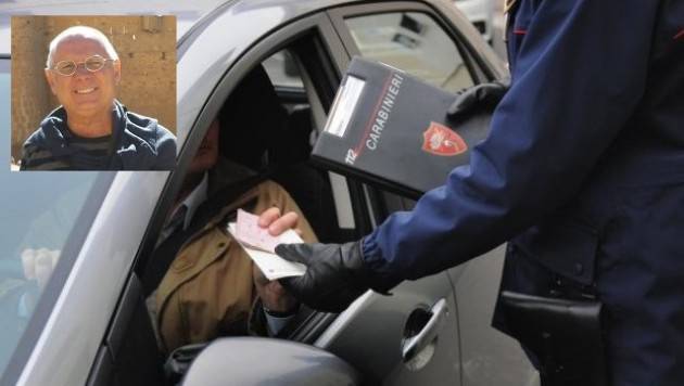 Fermo in auto con motore acceso ed aria condizionata . Una bella multa salata di Giorgino Carnevali (Cremona)