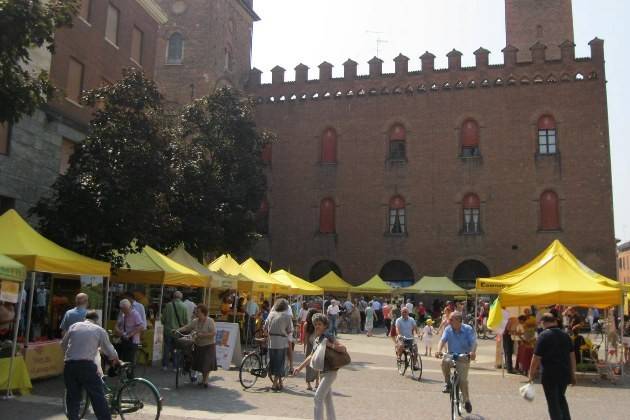 Cremona, latte della solidarietà: in Piazza Stradivari si chiude la vendita benefica