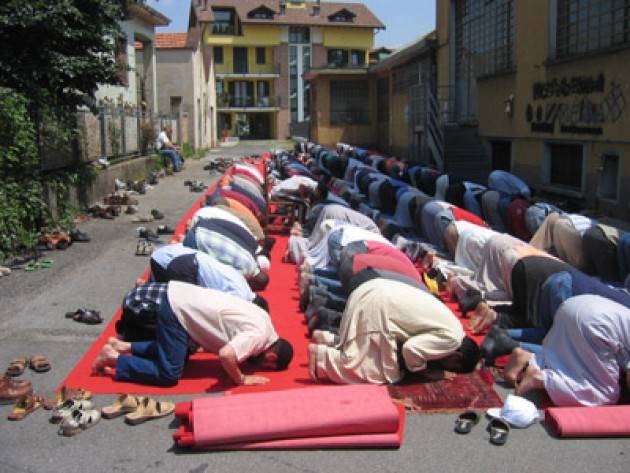 Una palestra per la preghiera dei fedeli del Comitato Musulmani di Bergamo