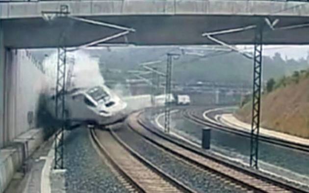 (Video) AccaddeOggi 25 luglio 2000 – Un Concorde si schianta e muoiono 113 | 2013 - Incidente ferroviario in Spagna, 79 vittime