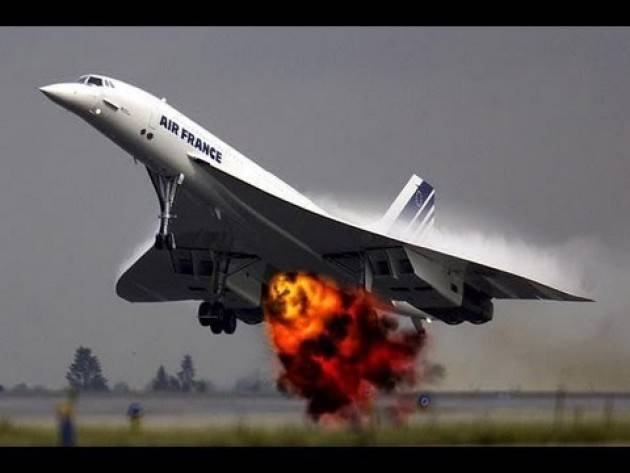 (Video) AccaddeOggi 25 luglio 2000 – Un Concorde si schianta e muoiono 113 | 2013 - Incidente ferroviario in Spagna, 79 vittime