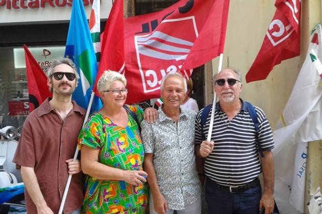 (Video) Cremona Il presidio di protesta dei lavoratori e dei Sindaci per i disservizi postali.