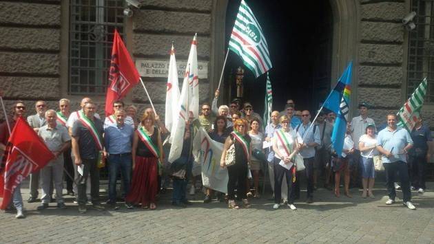 Franco Bordo (Sinistra Italiana) al presidio con i lavoratori di Poste Italiane