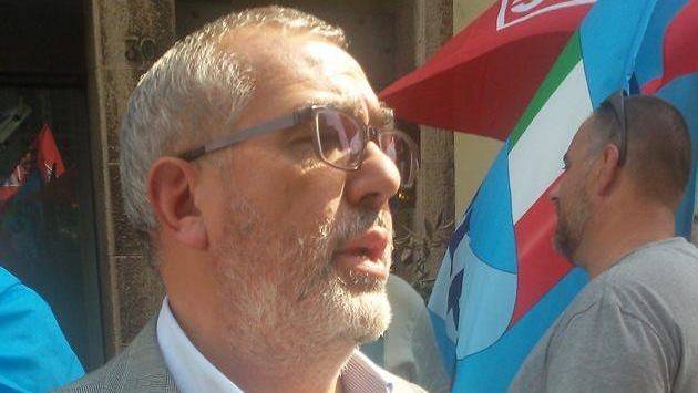 Franco Bordo (Sinistra Italiana) al presidio con i lavoratori di Poste Italiane