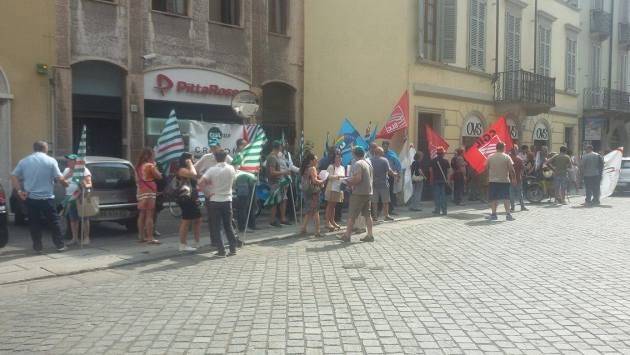 Franco Bordo (Sinistra Italiana) al presidio con i lavoratori di Poste Italiane