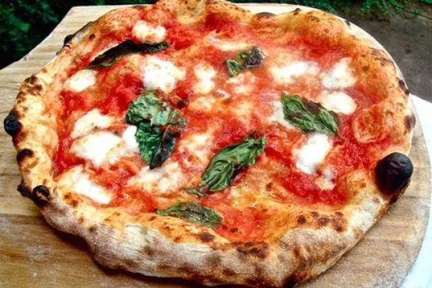 Buon appetito con la vera pizza Napoletana di Rosario Ariano