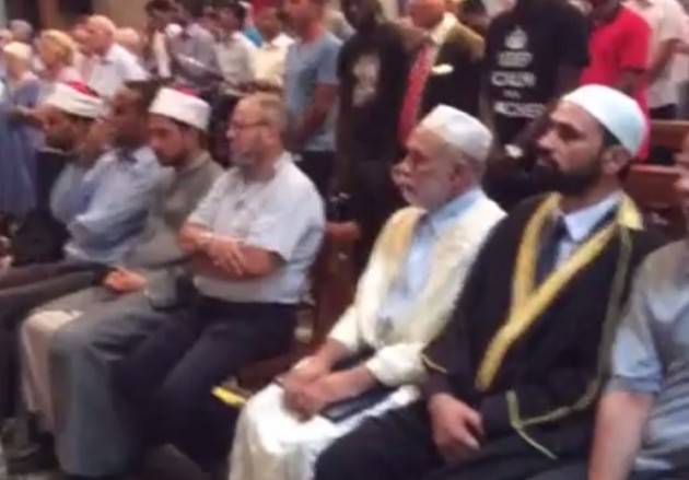 Lotta al terrorismo  Gli imam di Roma partecipano alla messa a Santa Maria in Trastevere