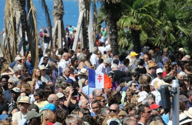 Nizza, stadio unito nel ricordo delle vittime della Promenade