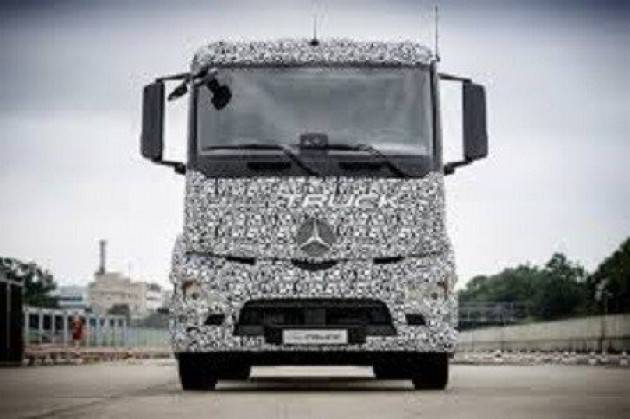 Mercedes ha presentato il primo camion elettrico