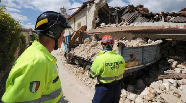 Terremoto La protezione Civile di Crema invita a non raccogliere materiale. Fare solo sottoscrizioni
