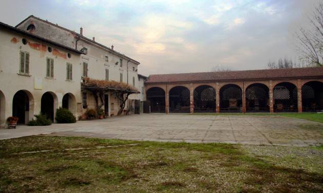 Cremona Ancora Profughi. Ora dove li mettiamo? Perché  non nelle  cascine ? di Gian Carlo Storti