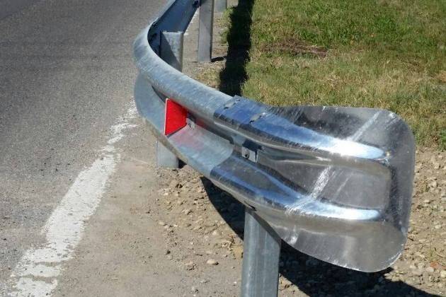 Crema, interventi per la sicurezza stradale: installato guardrail in Via Gaeta