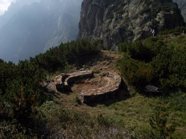 Tra le cime delle Orobie appare un “Nido di Pietra”