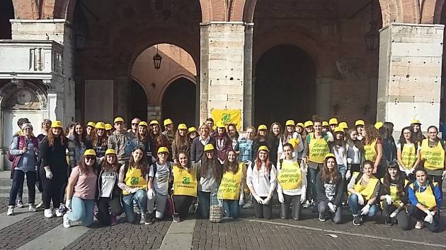 Cremona Puliamo il Mondo Tutti uniti contro l'abbandono dei mozziconi di sigaretta